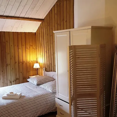 Domaine De L'etanchet Guest house