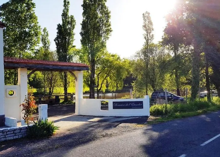 Hotel Domaine De L'etanchet *