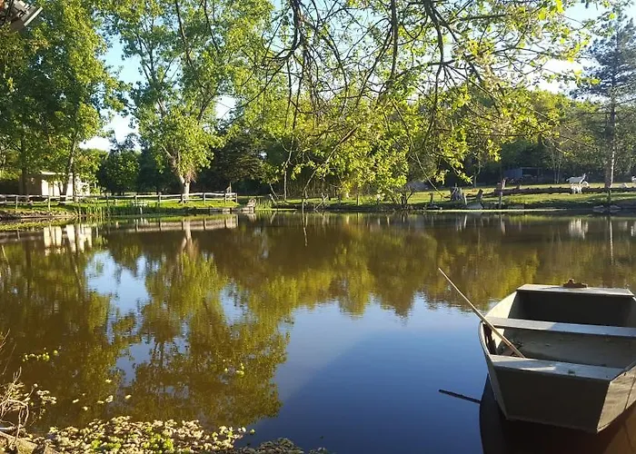 Domaine De L'etanchet Hotel